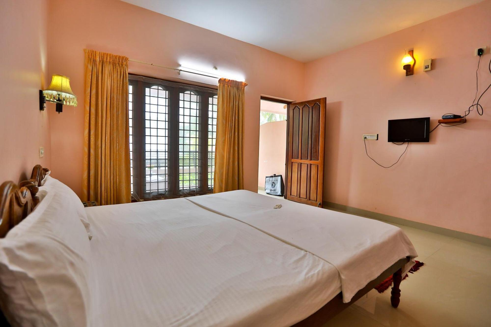 Hotel CocoBeach Kovalam Bagian luar foto