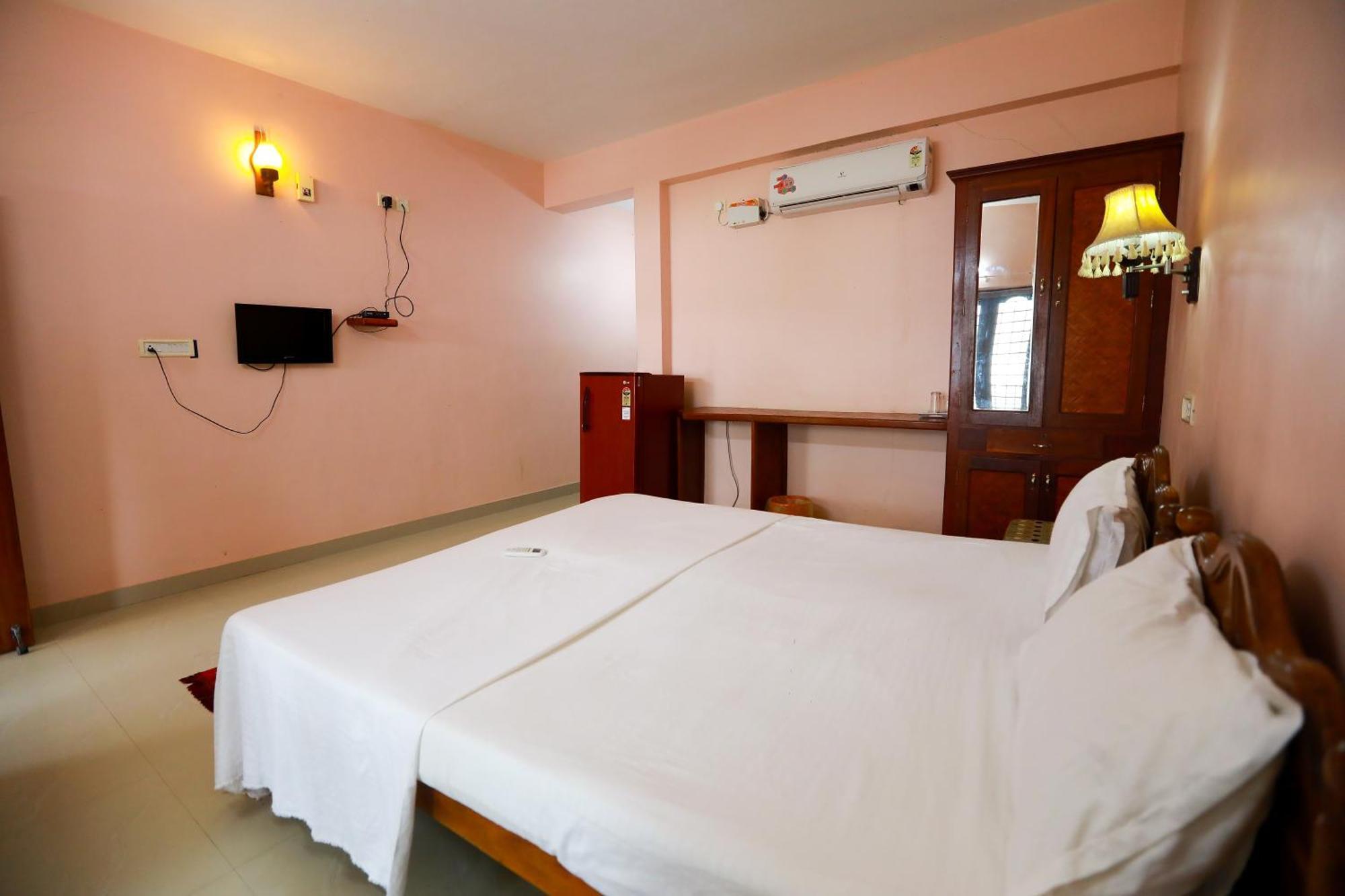 Hotel CocoBeach Kovalam Bagian luar foto